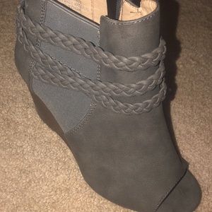 Grey heel wedges